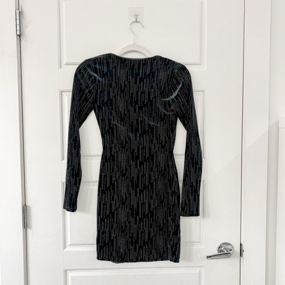 h:ours Revolve Flirt Black Velvet Dress - Picture 5 of 6